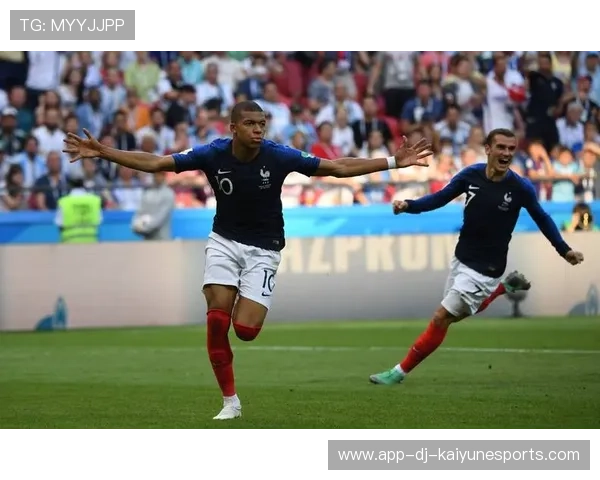 世界杯姆巴佩反击中犀利直塞创造单刀良机